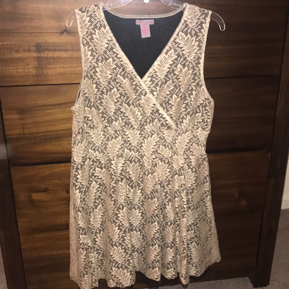 Cream & Black Sleeveless Dress